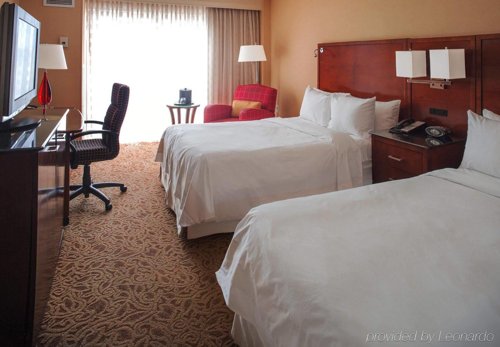 Holiday Inn Chesapeake Exterior photo