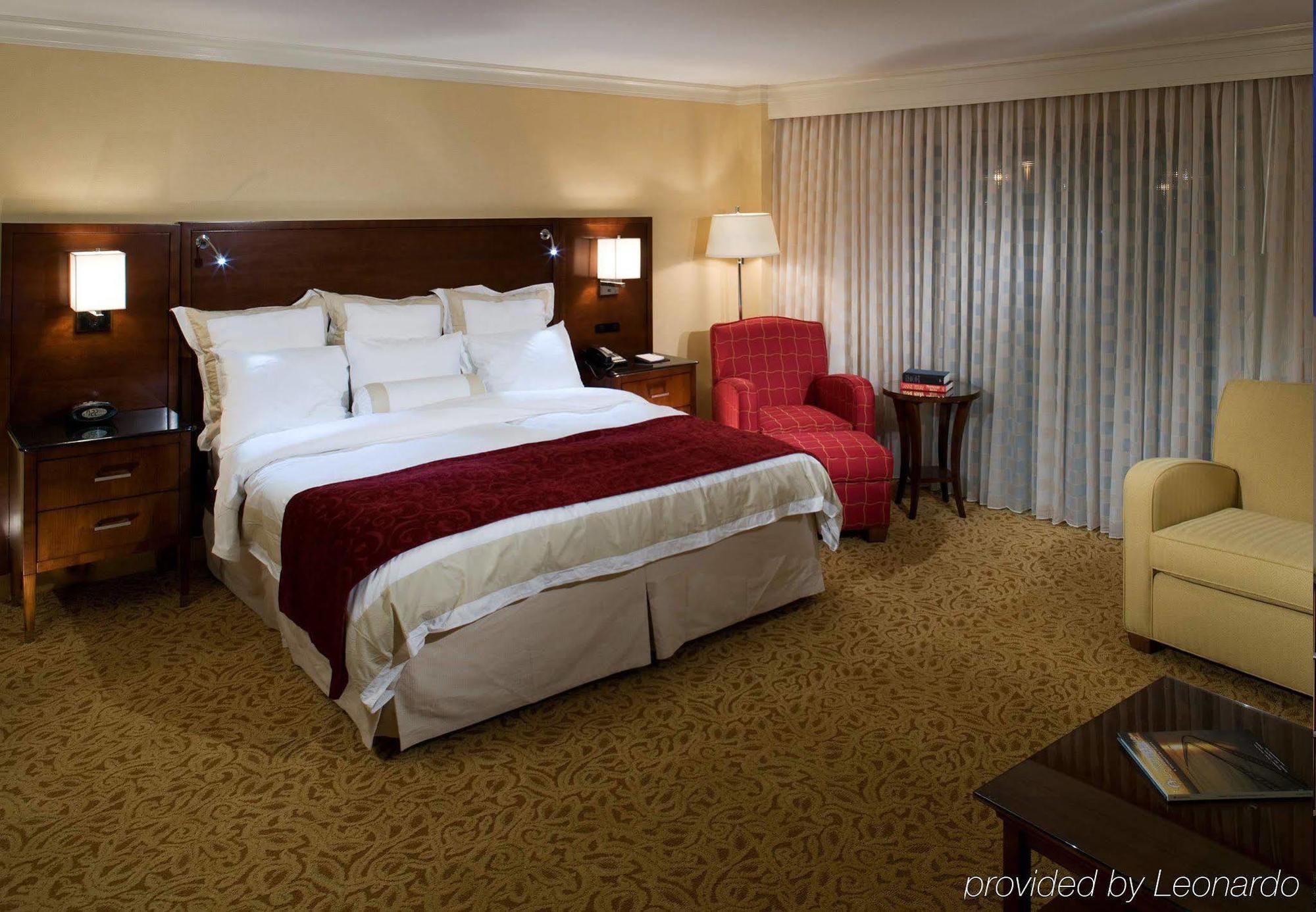 Holiday Inn Chesapeake Room photo