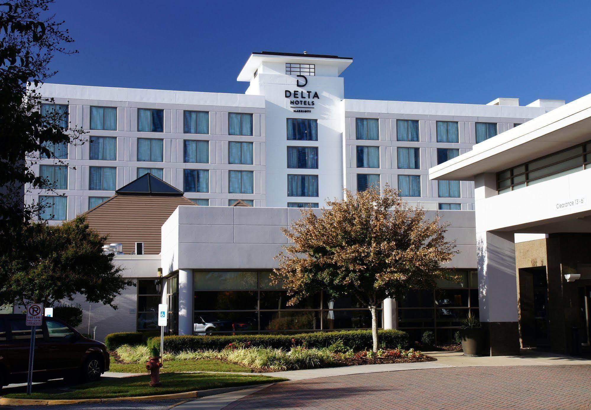 Holiday Inn Chesapeake Exterior photo