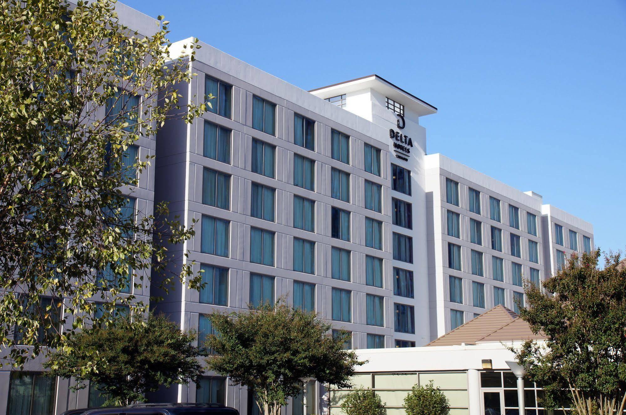 Holiday Inn Chesapeake Exterior photo