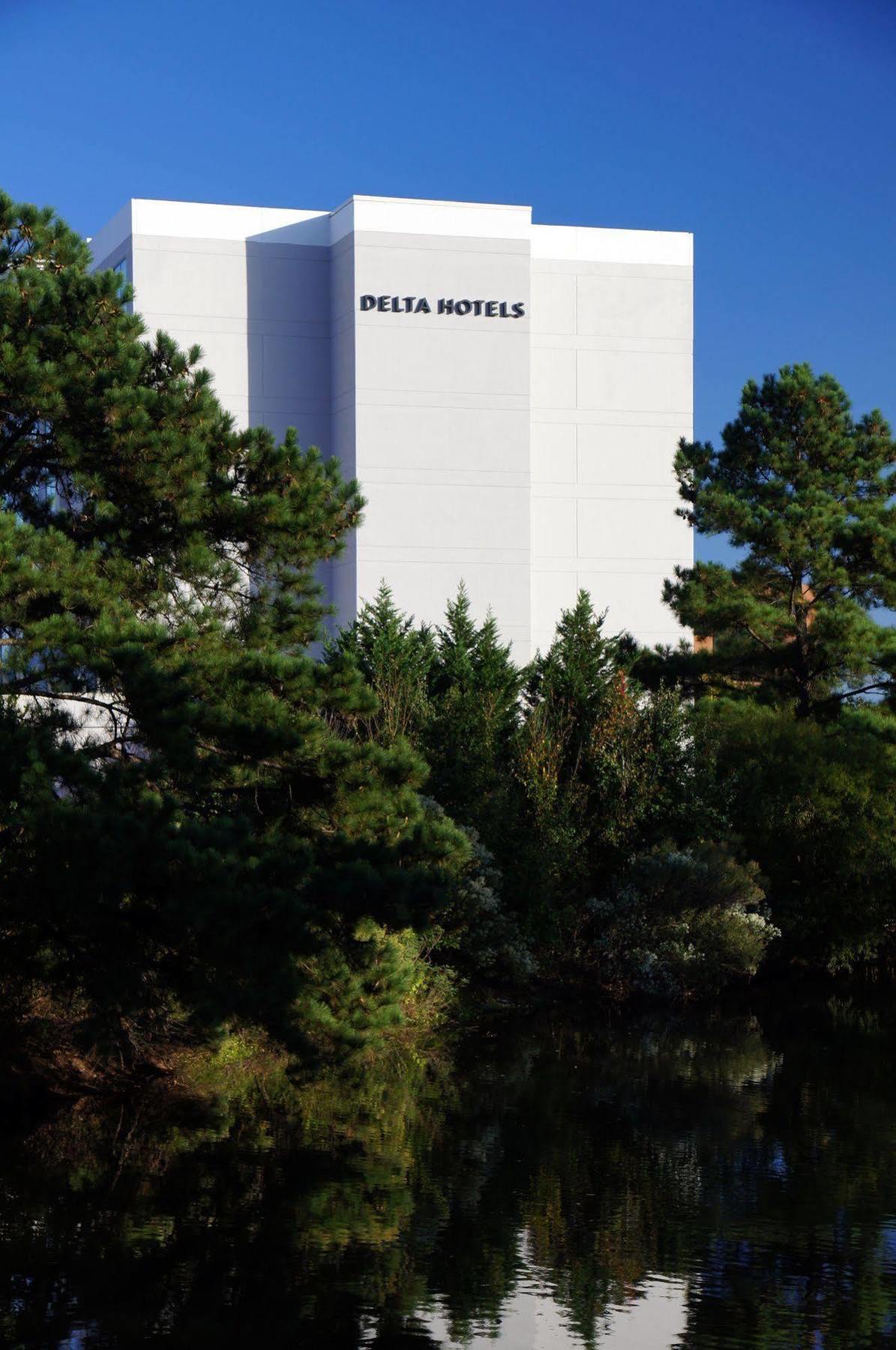 Holiday Inn Chesapeake Exterior photo